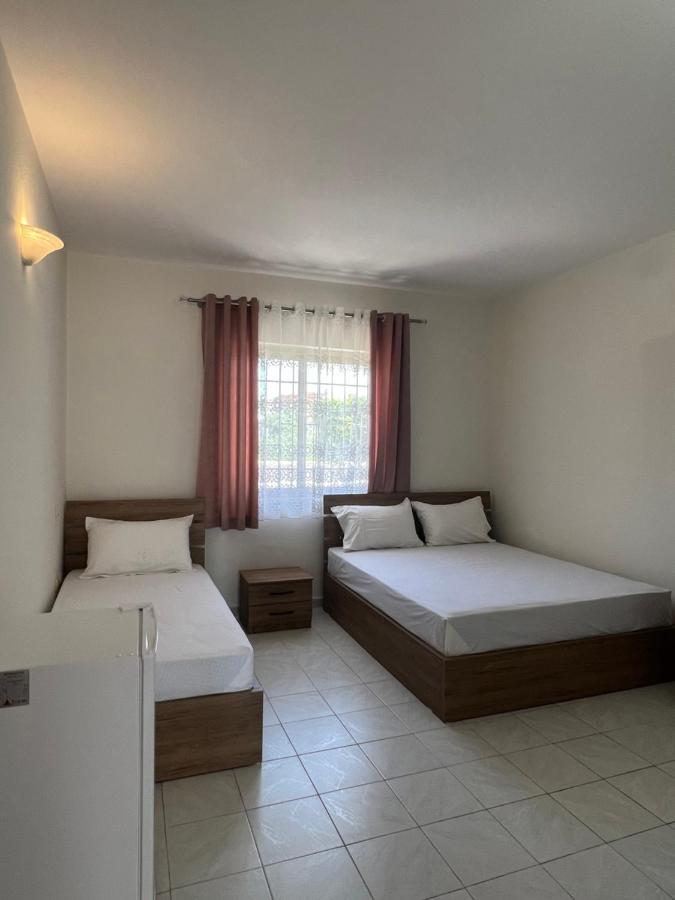 Guest House Sala Durrës Buitenkant foto