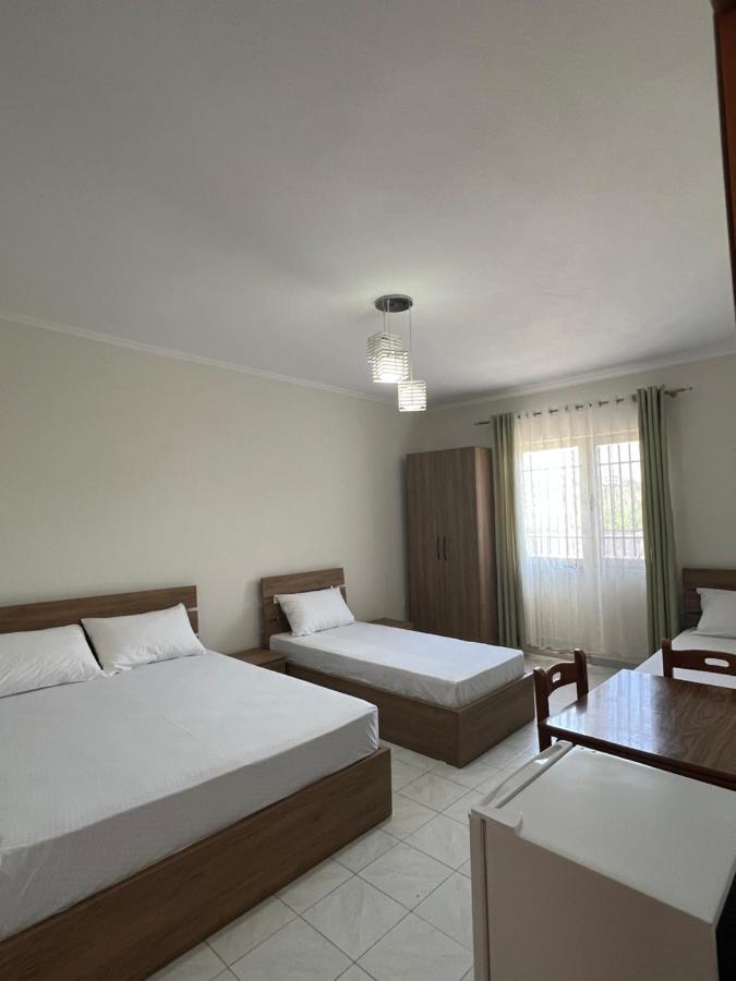 Guest House Sala Durrës Buitenkant foto